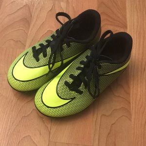 Nike soccer cleats size 11